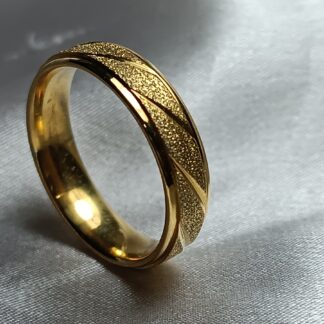 Κοσμήματα με Χρυσόσκονη από Ανοξείδωτο Ατσάλι: Η Νέα Τάση στη Μόδα