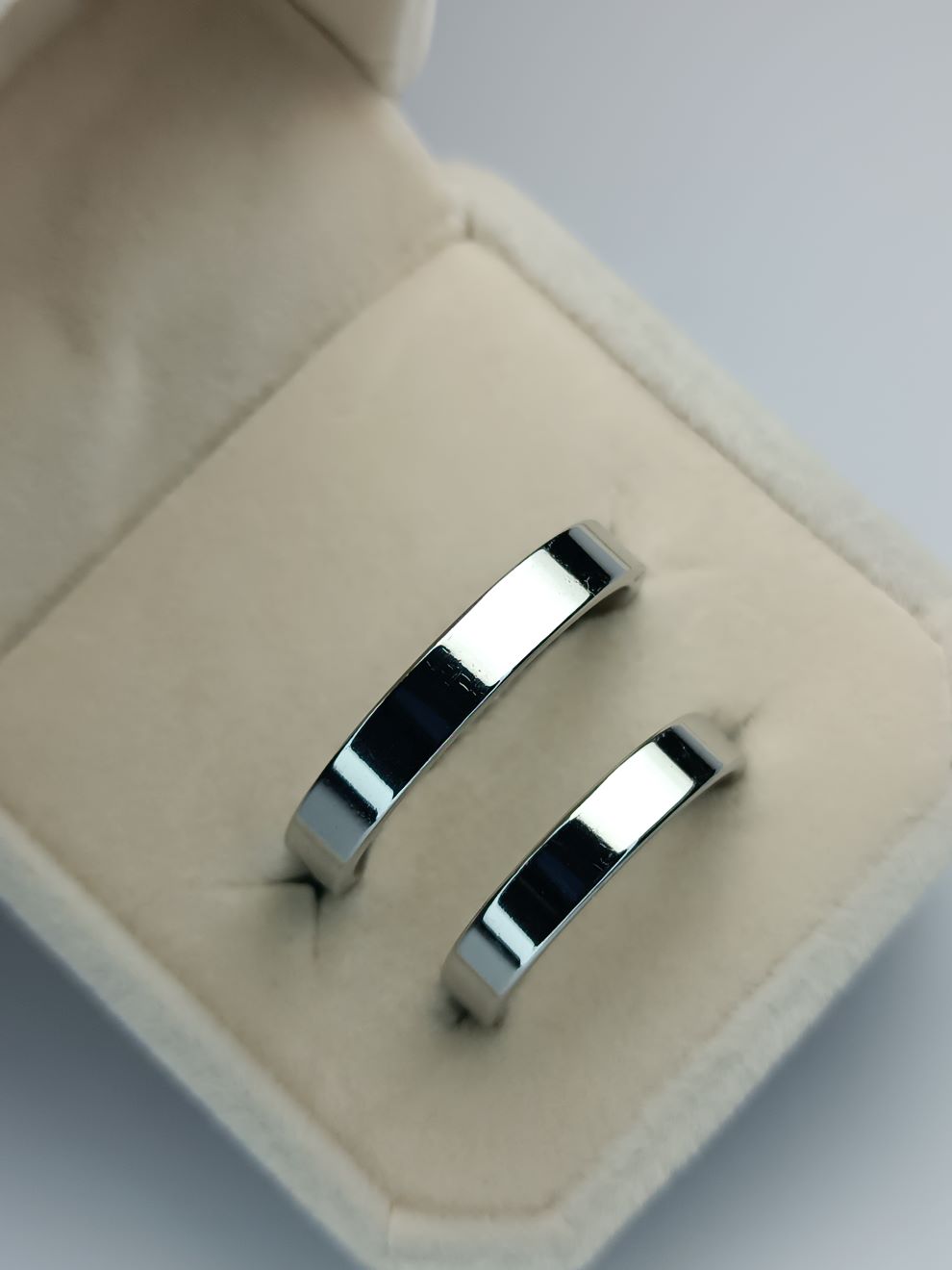 Βέρες Ατσάλι σε Ασημένιο Χρώμα – Minimal & Elegant Δαχτυλίδια για Ζευγάρια (ΚΩΔ:00191) | Kosmimatomania Βέρες Ατσάλι σε Ασημένιο Χρώμα – Minimal & Elegant Δαχτυλίδια για Ζευγάρια (ΚΩΔ:00191) | Kosmimatomania