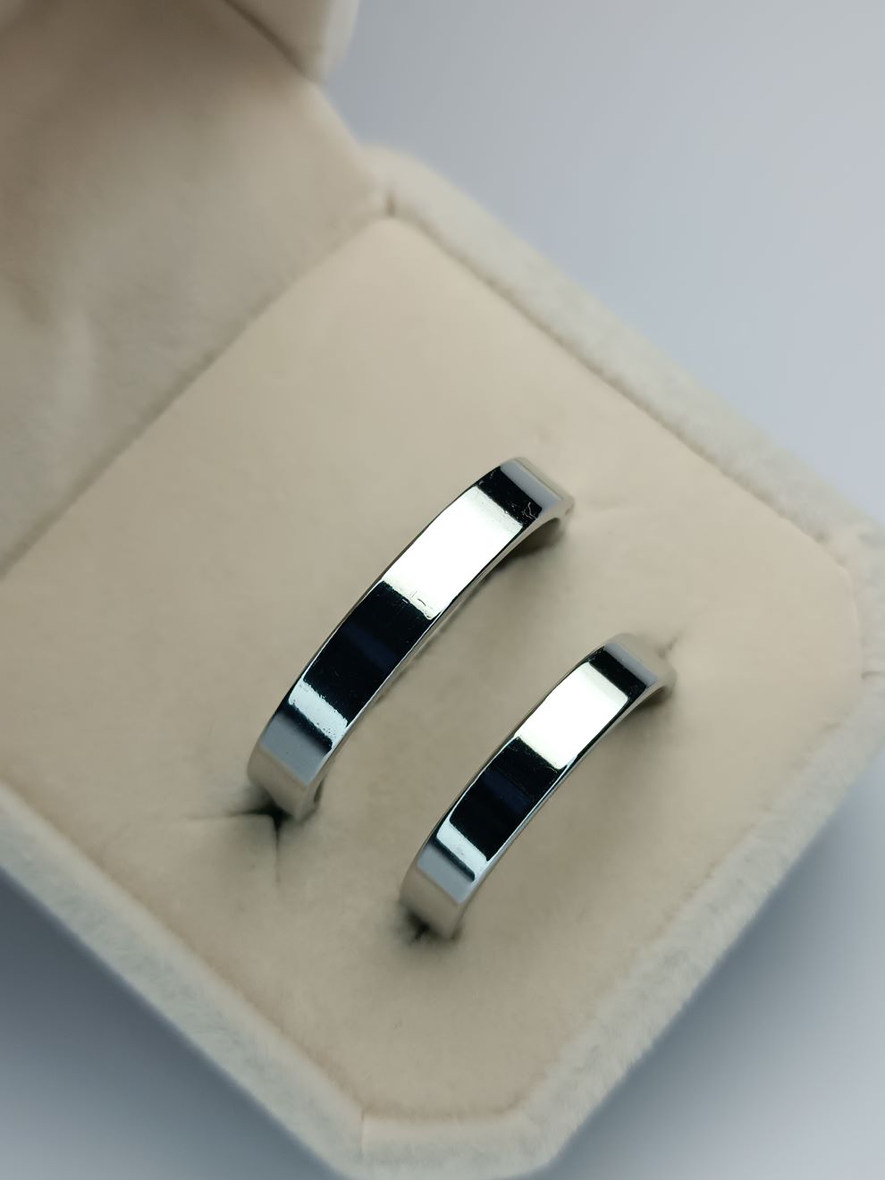 Βέρες Ατσάλι σε Ασημένιο Χρώμα – Minimal & Elegant Δαχτυλίδια για Ζευγάρια (ΚΩΔ:00191) | Kosmimatomania Βέρες Ατσάλι σε Ασημένιο Χρώμα – Minimal & Elegant Δαχτυλίδια για Ζευγάρια (ΚΩΔ:00191) | Kosmimatomania