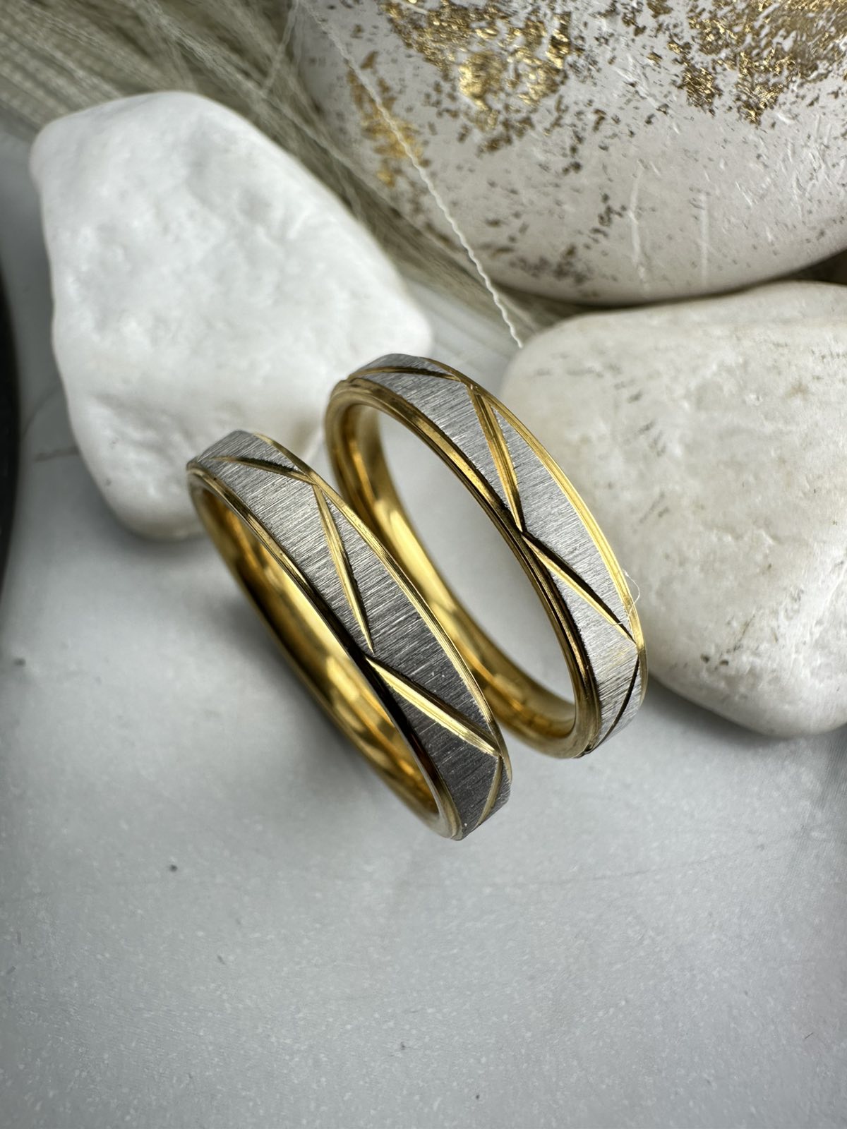 Βέρες Γάμου Ατσάλι με Ασημένιο Σαγρέ & Χρυσό – Μοναδικός Κυματισμός για Γάμο & Αρραβώνα (ΚΩΔ:88822) | Kosmimatomania.gr Βέρες Γάμου Ατσάλι με Ασημένιο Σαγρέ & Χρυσό – Μοναδικός Κυματισμός για Γάμο & Αρραβώνα (ΚΩΔ:88822) | Kosmimatomania.gr