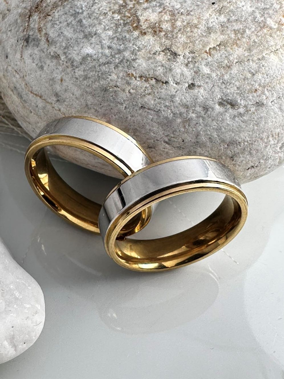 Βέρες Ασήμι Καθρέφτης με Χρυσές Άκρες από Ατσάλι | Κομψές & Ανθεκτικές (ΚΩΔ:00741) | Kosmimatomania.gr Βέρες Ασήμι Καθρέφτης με Χρυσές Άκρες από Ατσάλι | Κομψές & Ανθεκτικές (ΚΩΔ:00741) | Kosmimatomania.gr