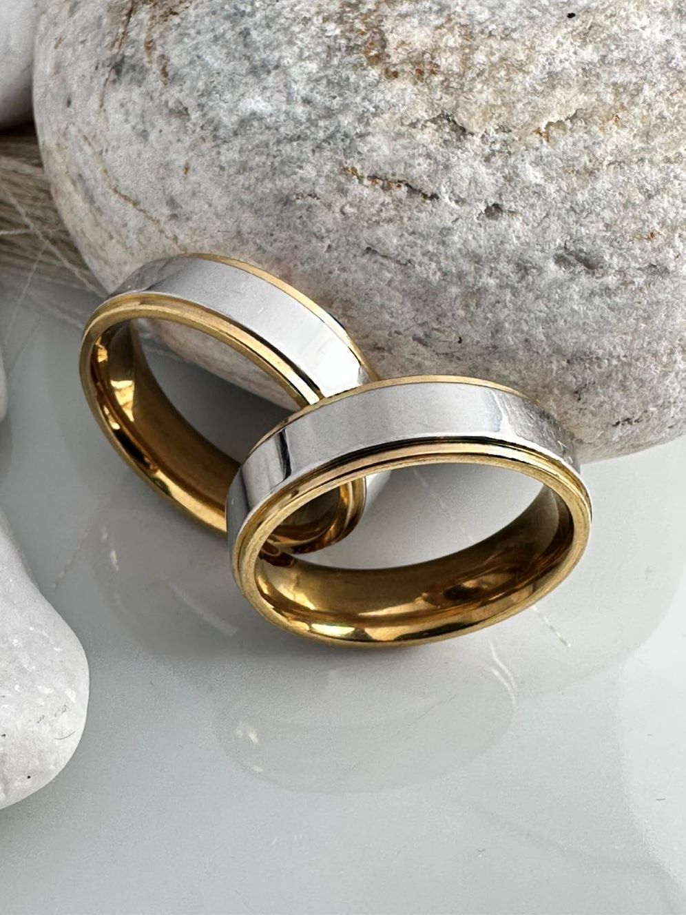 Βέρες Ασήμι Καθρέφτης με Χρυσές Άκρες από Ατσάλι | Κομψές & Ανθεκτικές (ΚΩΔ:00741) | Kosmimatomania.gr Βέρες Ασήμι Καθρέφτης με Χρυσές Άκρες από Ατσάλι | Κομψές & Ανθεκτικές (ΚΩΔ:00741) | Kosmimatomania.gr