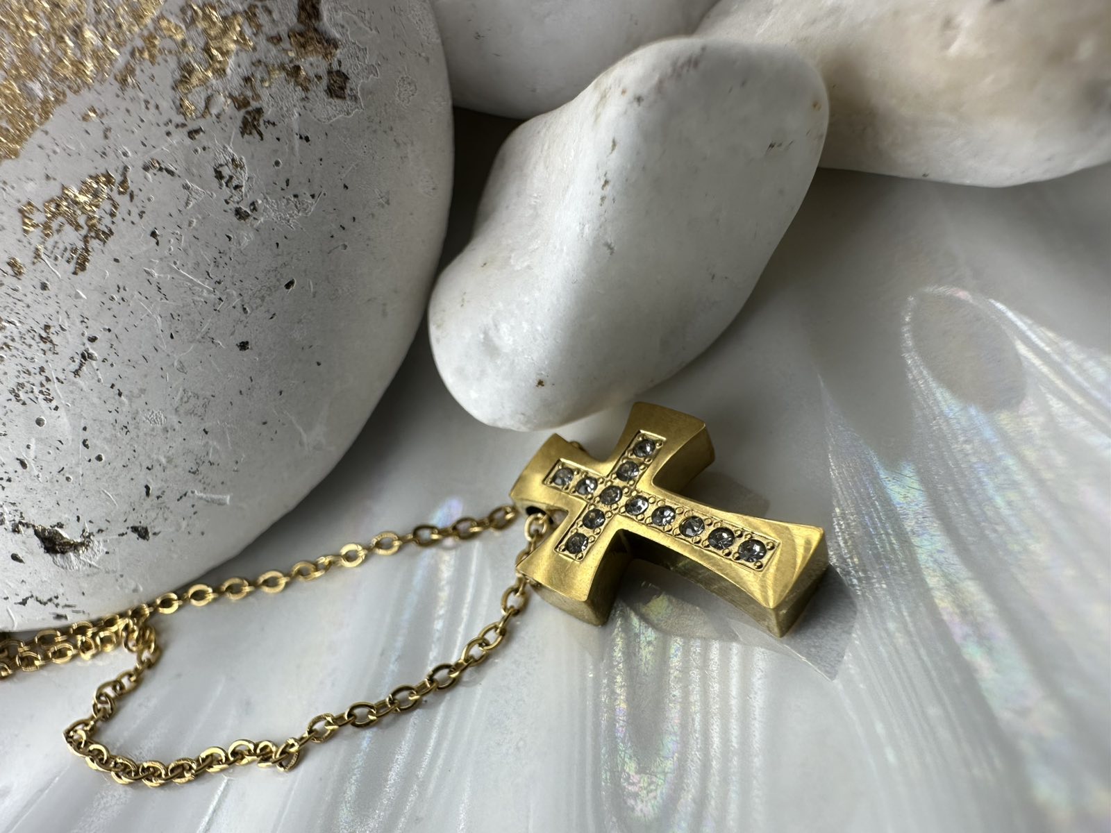 Σταυρός από Ατσάλι με διάφανα κρύσταλλα – Χρυσός (ΚΩΔ:81241) | Kosmimatomania Σταυρός από Ατσάλι με διάφανα κρύσταλλα – Χρυσός (ΚΩΔ:81241) | Kosmimatomania