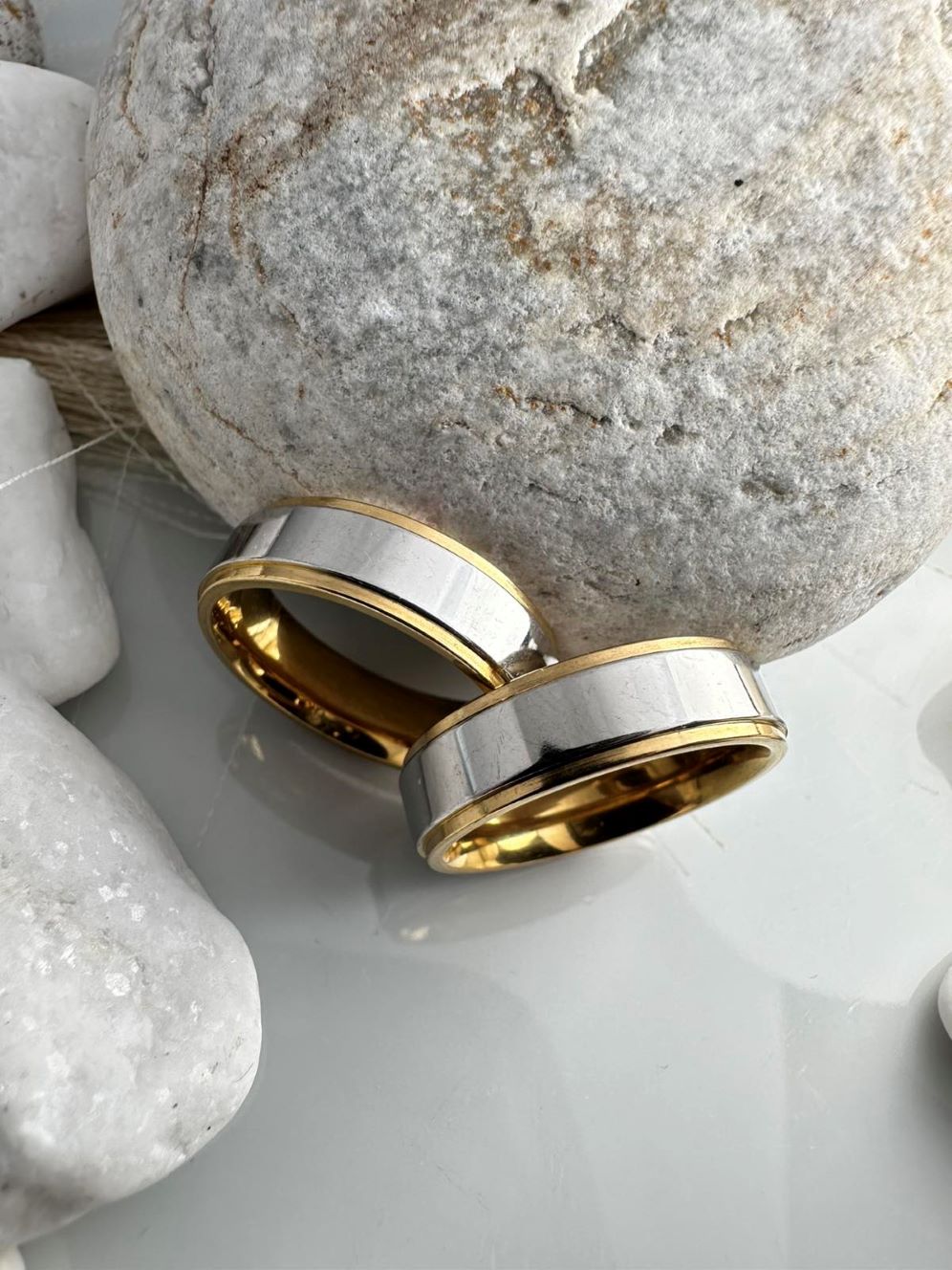 Βέρες Ασήμι Καθρέφτης με Χρυσές Άκρες από Ατσάλι | Κομψές & Ανθεκτικές (ΚΩΔ:00741) | Kosmimatomania.gr Βέρες Ασήμι Καθρέφτης με Χρυσές Άκρες από Ατσάλι | Κομψές & Ανθεκτικές (ΚΩΔ:00741) | Kosmimatomania.gr