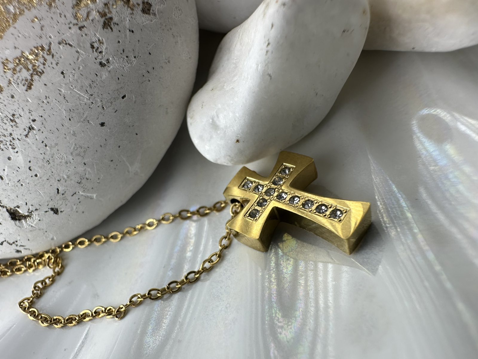 Σταυρός από Ατσάλι με διάφανα κρύσταλλα – Χρυσός (ΚΩΔ:81241) | Kosmimatomania Σταυρός από Ατσάλι με διάφανα κρύσταλλα – Χρυσός (ΚΩΔ:81241) | Kosmimatomania