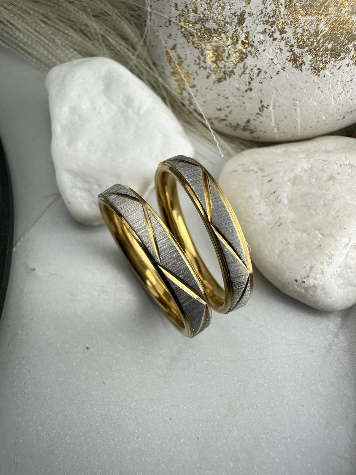 Βέρες Γάμου Ατσάλι με Ασημένιο Σαγρέ & Χρυσό – Μοναδικός Κυματισμός για Γάμο & Αρραβώνα (ΚΩΔ:88822) | Kosmimatomania.gr Βέρες Γάμου Ατσάλι με Ασημένιο Σαγρέ & Χρυσό – Μοναδικός Κυματισμός για Γάμο & Αρραβώνα (ΚΩΔ:88822) | Kosmimatomania.gr