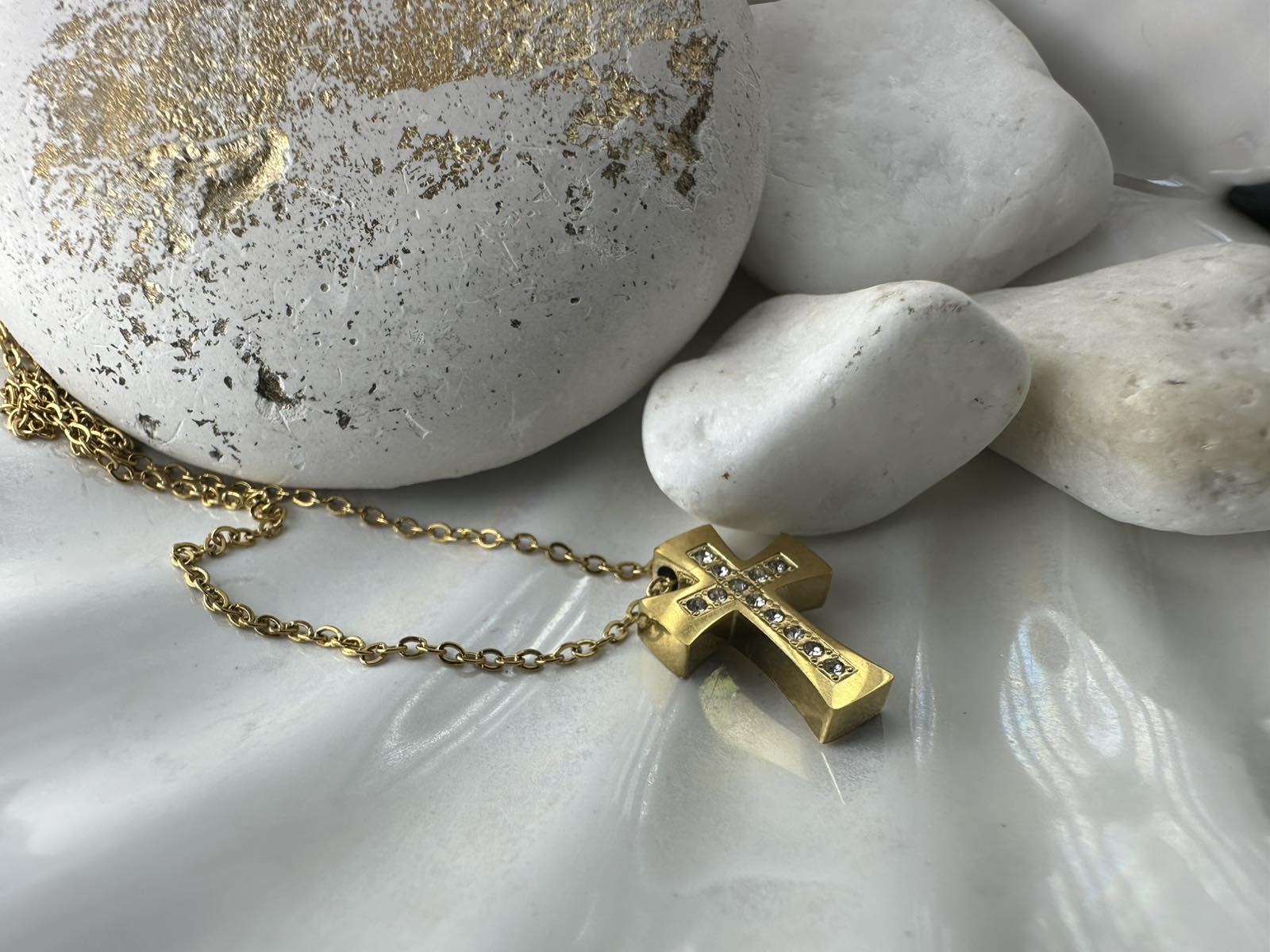 Σταυρός από Ατσάλι με διάφανα κρύσταλλα – Χρυσός (ΚΩΔ:81241) | Kosmimatomania Σταυρός από Ατσάλι με διάφανα κρύσταλλα – Χρυσός (ΚΩΔ:81241) | Kosmimatomania