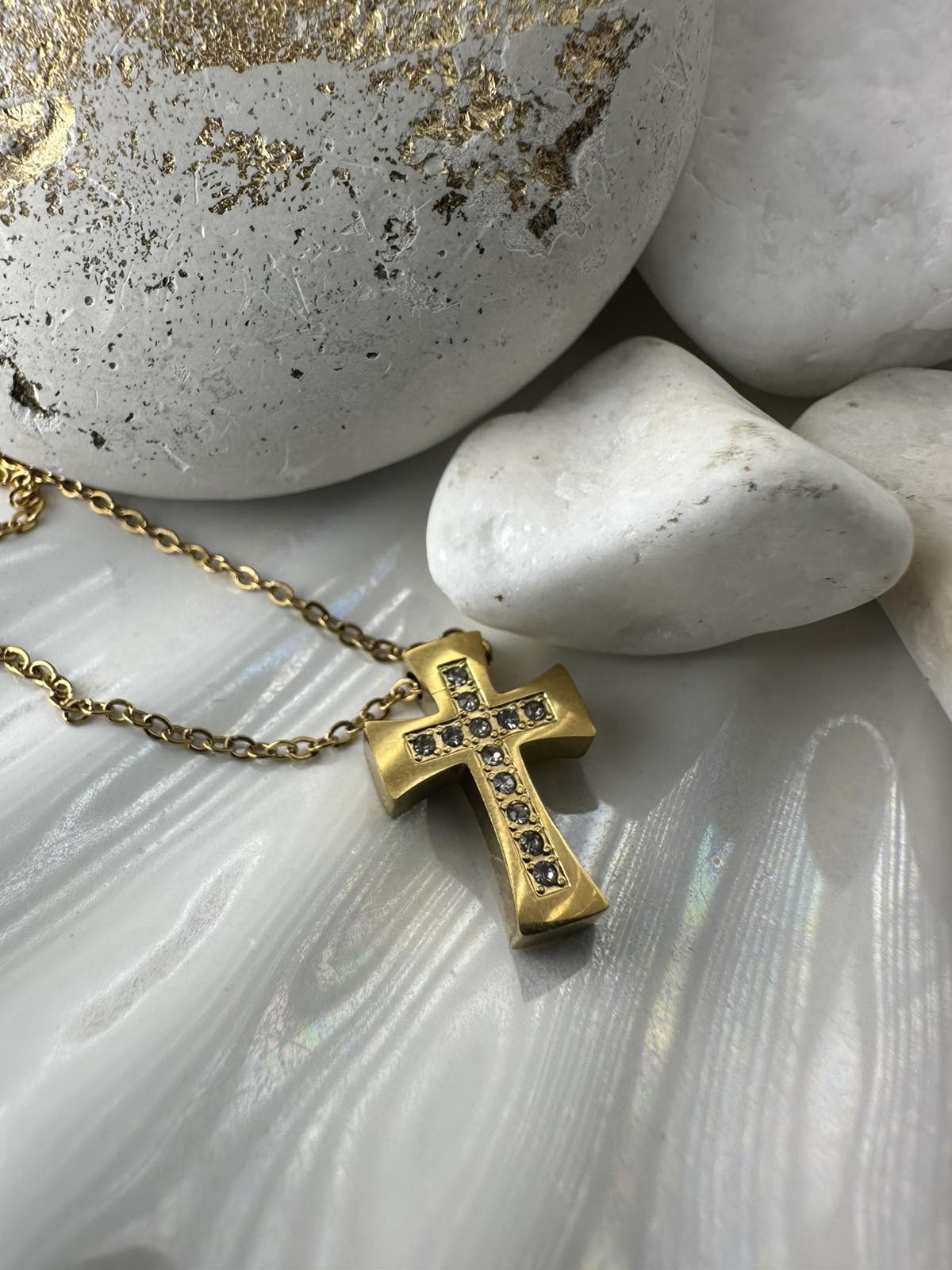 Σταυρός από Ατσάλι με διάφανα κρύσταλλα – Χρυσός (ΚΩΔ:81241) | Kosmimatomania Σταυρός από Ατσάλι με διάφανα κρύσταλλα – Χρυσός (ΚΩΔ:81241) | Kosmimatomania