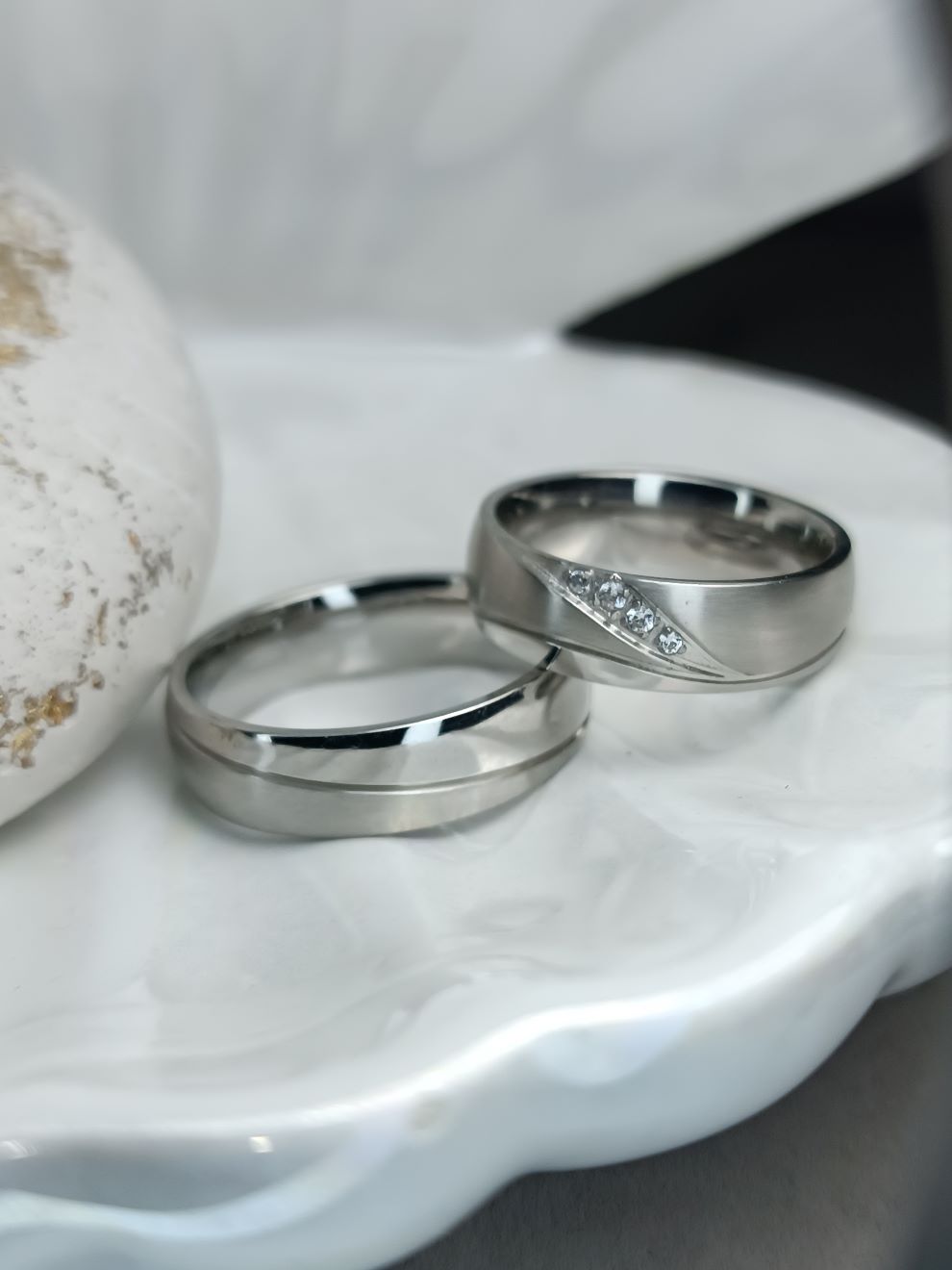 Βέρες γάμου Ασημί από Ατσάλι με Ματ & Λουστρέ – Γυναικεία με Στρας (ΚΩΔ:22147) | Kosmimatomania Βέρες γάμου Ασημί από Ατσάλι με Ματ & Λουστρέ – Γυναικεία με Στρας (ΚΩΔ:22147) | Kosmimatomania