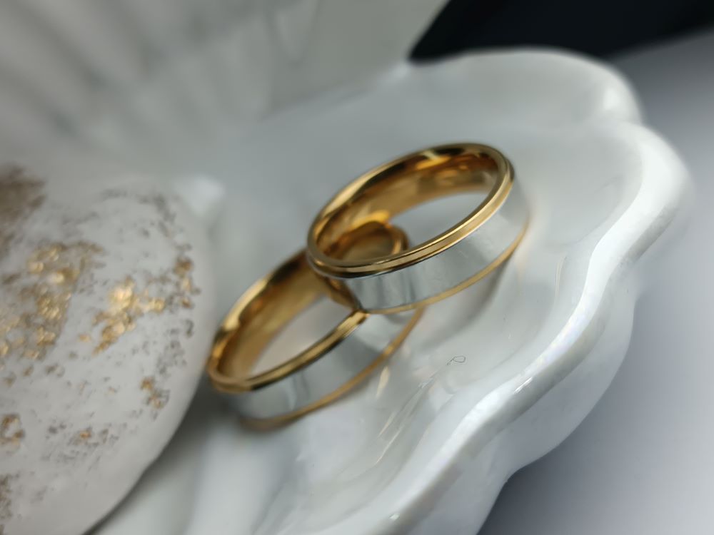 Βέρες Ασήμι Καθρέφτης με Χρυσές Άκρες από Ατσάλι | Κομψές & Ανθεκτικές (ΚΩΔ:00741) | Kosmimatomania.gr Βέρες Ασήμι Καθρέφτης με Χρυσές Άκρες από Ατσάλι | Κομψές & Ανθεκτικές (ΚΩΔ:00741) | Kosmimatomania.gr