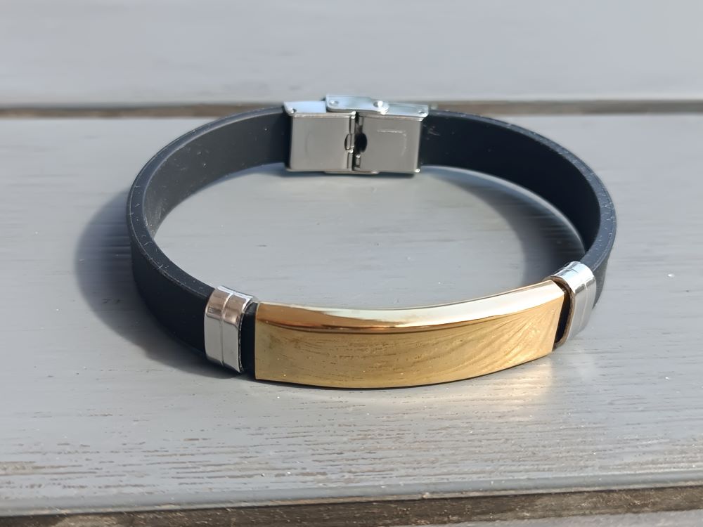 Ανδρικό Βραχιόλι Μαύρο με Λεπτομέρειες από Ατσάλι και Χρυσή Πλάκα (ΚΩΔ:7411)| Μοντέρνο & Κομψό | Kosmimatomania.gr Ανδρικό Βραχιόλι Μαύρο με Λεπτομέρειες από Ατσάλι και Χρυσή Πλάκα (ΚΩΔ:7411)| Μοντέρνο & Κομψό | Kosmimatomania.gr