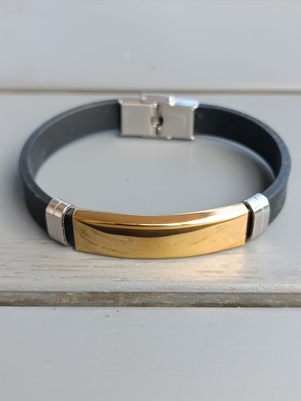 Ανδρικό Βραχιόλι Μαύρο με Λεπτομέρειες από Ατσάλι και Χρυσή Πλάκα (ΚΩΔ:7411)| Μοντέρνο & Κομψό | Kosmimatomania.gr Ανδρικό Βραχιόλι Μαύρο με Λεπτομέρειες από Ατσάλι και Χρυσή Πλάκα (ΚΩΔ:7411)| Μοντέρνο & Κομψό | Kosmimatomania.gr