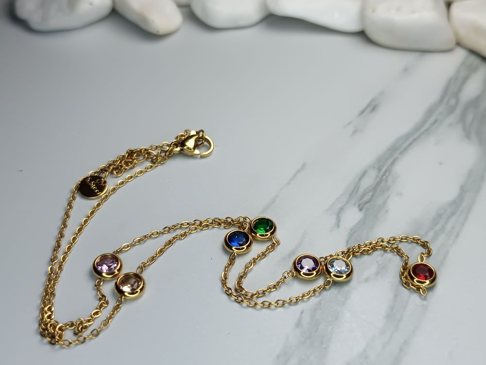 Ατσάλινο Κολιέ με Πολύχρωμους Κρυστάλλους – Κομψό Γυναικείο Κόσμημα σε Χρυσό Χρώμα | Kosmimatomania.gr Ατσάλινο Κολιέ με Πολύχρωμους Κρυστάλλους – Κομψό Γυναικείο Κόσμημα σε Χρυσό Χρώμα | Kosmimatomania.gr