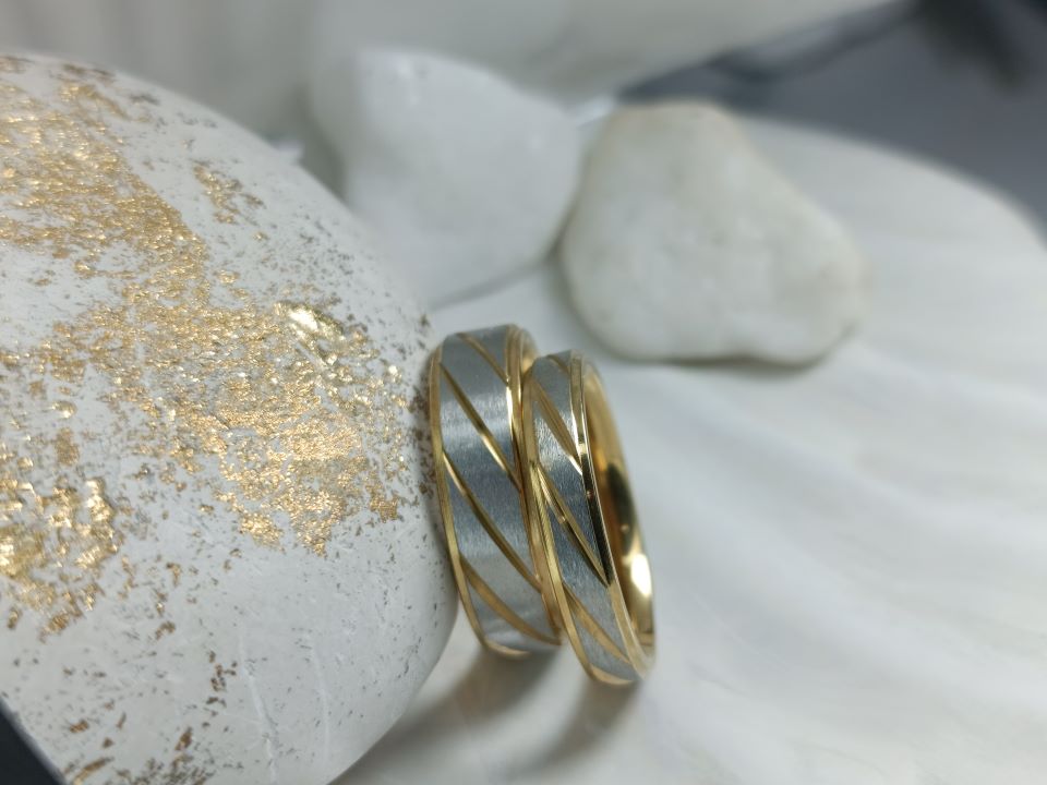 Βέρες από Ατσάλι Δίχρωμες Χρυσό & Ασημί (ΚΩΔ:44771) – Πολυτελές Σετ Γάμου | Kosmimatomania.gr Βέρες από Ατσάλι Δίχρωμες Χρυσό & Ασημί (ΚΩΔ:44771) – Πολυτελές Σετ Γάμου | Kosmimatomania.gr