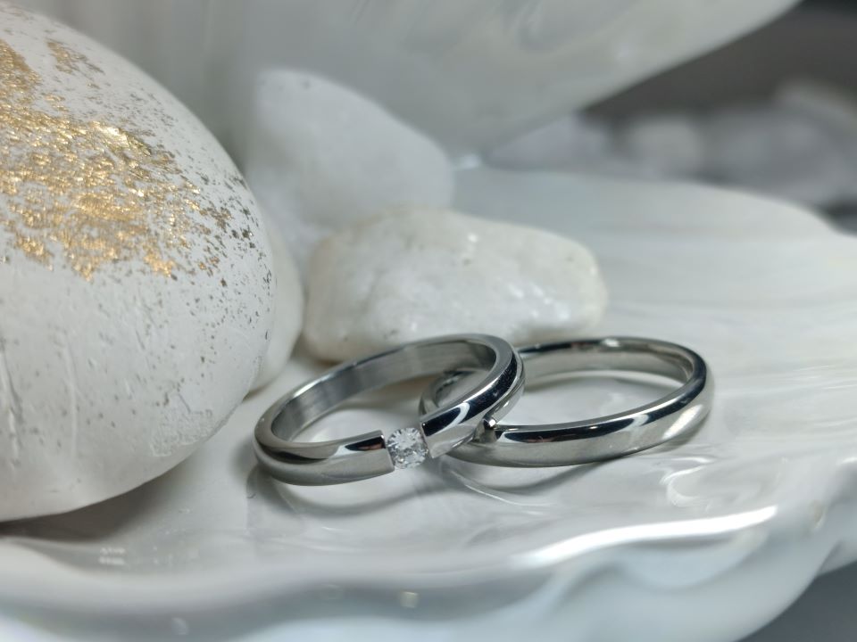 Βέρες από Ατσάλι με Κρύσταλλο – Κομψό Σετ Γάμου & Αρραβώνα (ΚΩΔ:22991)| Kosmimatomania.gr Βέρες από Ατσάλι με Κρύσταλλο – Κομψό Σετ Γάμου & Αρραβώνα (ΚΩΔ:22991)| Kosmimatomania.gr