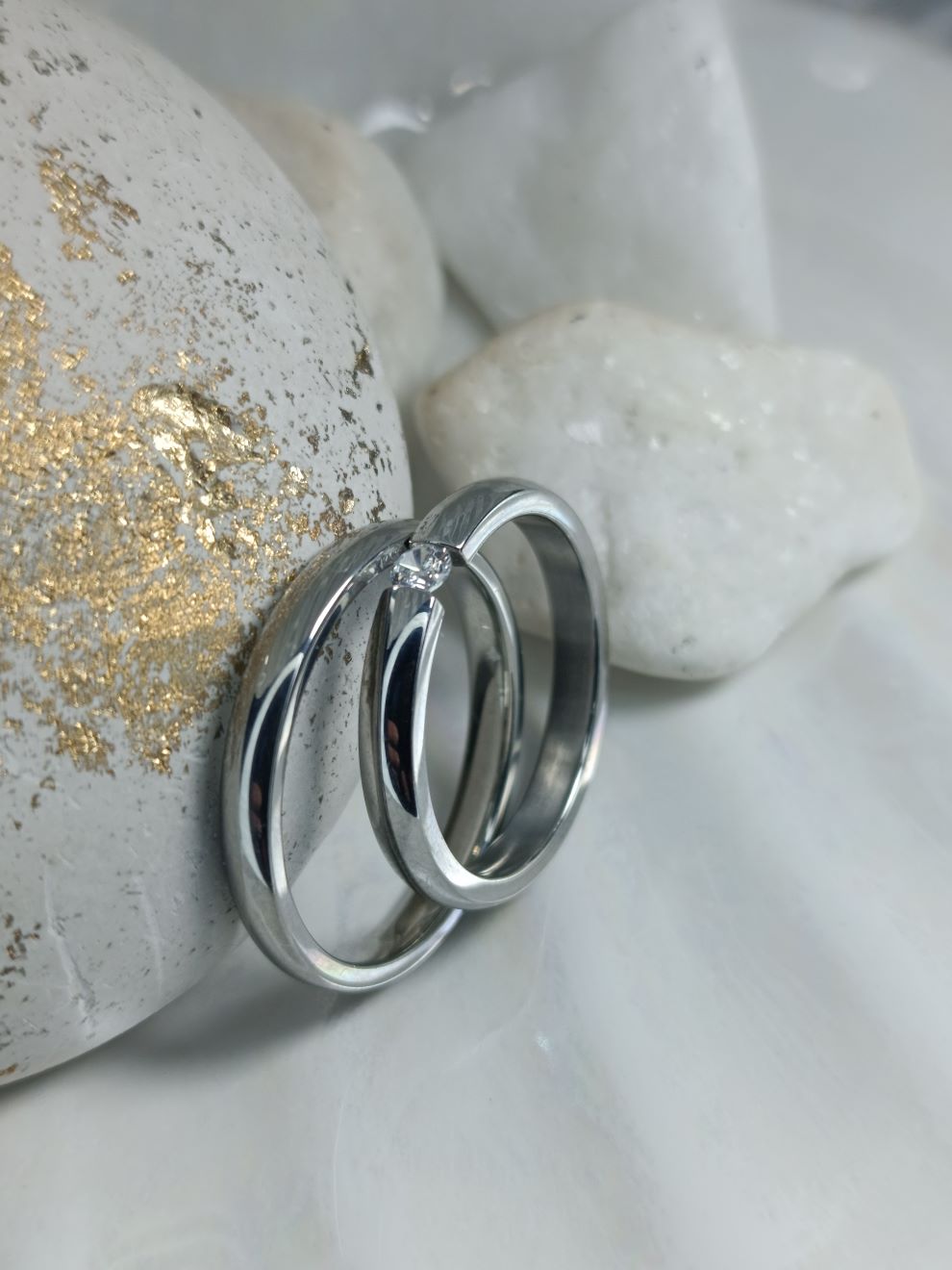 Βέρες από Ατσάλι με Κρύσταλλο – Κομψό Σετ Γάμου & Αρραβώνα (ΚΩΔ:22991)| Kosmimatomania.gr Βέρες από Ατσάλι με Κρύσταλλο – Κομψό Σετ Γάμου & Αρραβώνα (ΚΩΔ:22991)| Kosmimatomania.gr