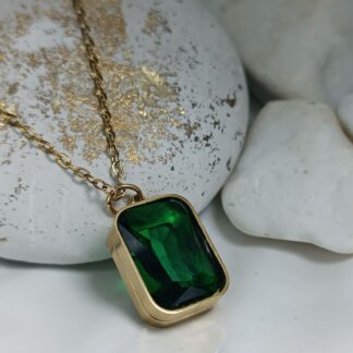 Κολιέ από Ανοξείδωτο Ατσάλι με Πράσινη Πέτρα – Σμαραγδί Λάμψη & Κομψότητα | Kosmimatomania.gr Κολιέ από Ανοξείδωτο Ατσάλι με Πράσινη Πέτρα – Σμαραγδί Λάμψη & Κομψότητα | Kosmimatomania.gr