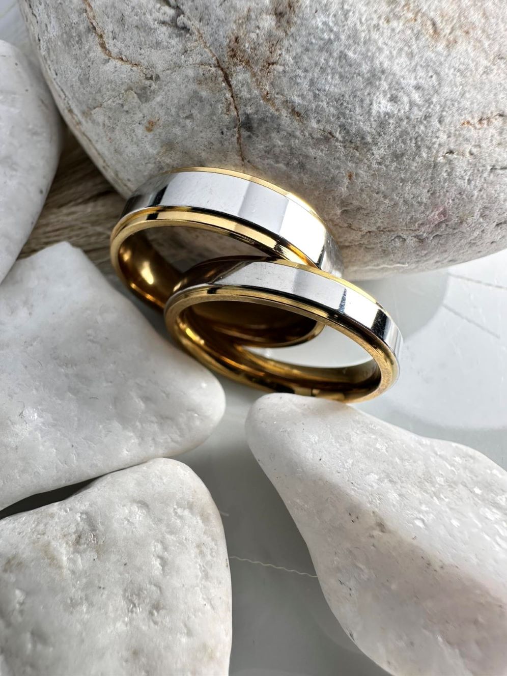 Βέρες Ασήμι Καθρέφτης με Χρυσές Άκρες από Ατσάλι (ΚΩΔ:00742) | Πολυτέλεια & Ανθεκτικότητα | Kosmimatomania.gr Βέρες Ασήμι Καθρέφτης με Χρυσές Άκρες από Ατσάλι (ΚΩΔ:00742) | Πολυτέλεια & Ανθεκτικότητα | Kosmimatomania.gr