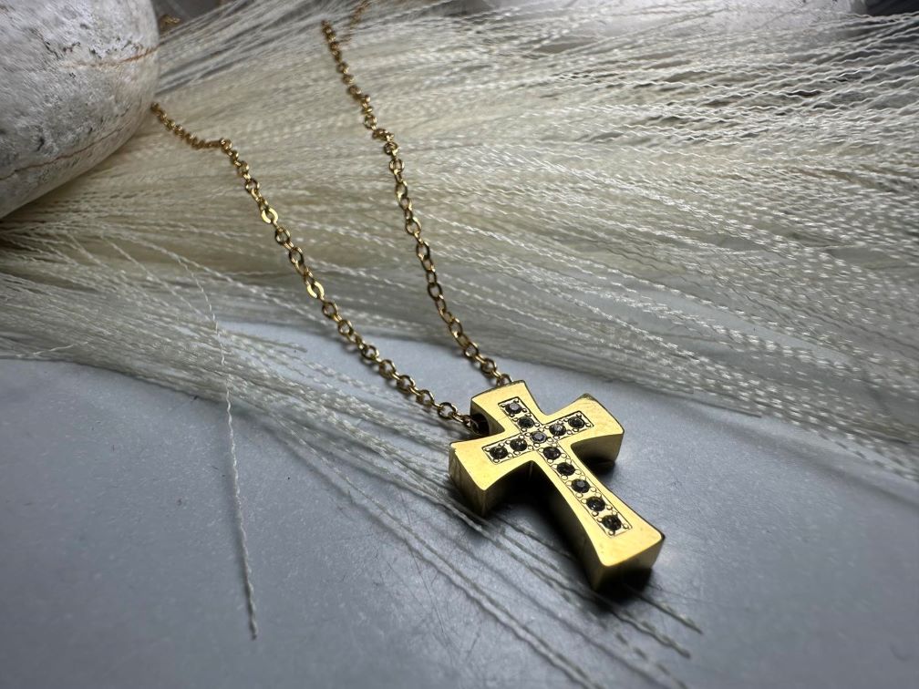 Σταυρός από Ατσάλι με διάφανα κρύσταλλα – Χρυσός (ΚΩΔ:81241) | Kosmimatomania Σταυρός από Ατσάλι με διάφανα κρύσταλλα – Χρυσός (ΚΩΔ:81241) | Kosmimatomania