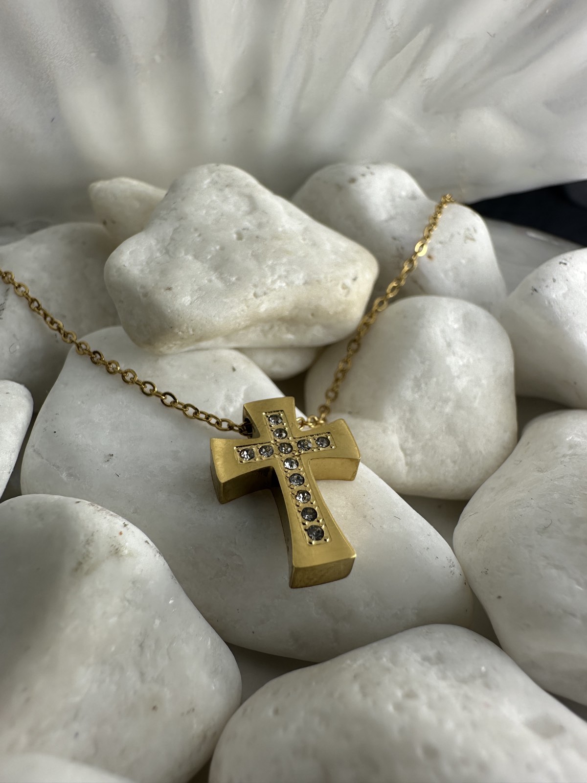 Σταυρός από Ατσάλι με διάφανα κρύσταλλα – Χρυσός (ΚΩΔ:81241) | Kosmimatomania Σταυρός από Ατσάλι με διάφανα κρύσταλλα – Χρυσός (ΚΩΔ:81241) | Kosmimatomania