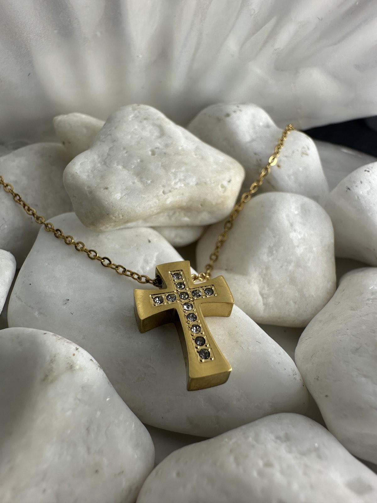 Σταυρός από Ατσάλι με διάφανα κρύσταλλα – Χρυσός (ΚΩΔ:81241) | Kosmimatomania Σταυρός από Ατσάλι με διάφανα κρύσταλλα – Χρυσός (ΚΩΔ:81241) | Kosmimatomania