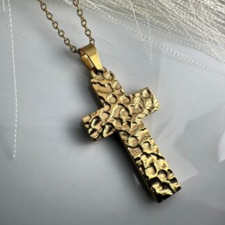 Χρυσός Σταυρός από Ανοξείδωτο Ατσάλι με Σφυρήλατη Υφή (ΚΩΔ:81569)| Kosmimatomania.gr Χρυσός Σταυρός από Ανοξείδωτο Ατσάλι με Σφυρήλατη Υφή (ΚΩΔ:81569)| Kosmimatomania.gr