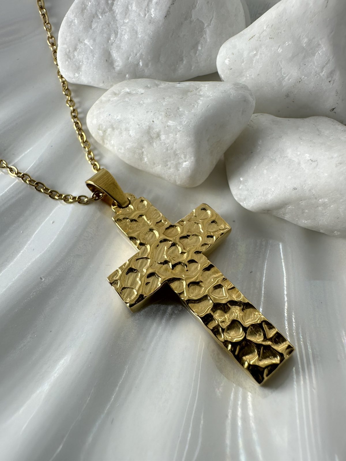 Χρυσός Σταυρός από Ανοξείδωτο Ατσάλι με Σφυρήλατη Υφή (ΚΩΔ:81569)| Kosmimatomania.gr Χρυσός Σταυρός από Ανοξείδωτο Ατσάλι με Σφυρήλατη Υφή (ΚΩΔ:81569)| Kosmimatomania.gr