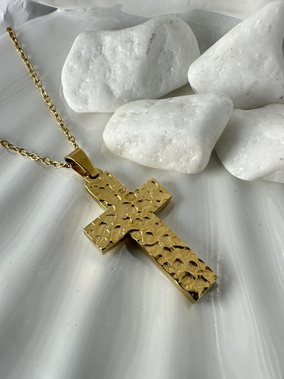 Χρυσός Σταυρός από Ανοξείδωτο Ατσάλι με Σφυρήλατη Υφή (ΚΩΔ:81569)| Kosmimatomania.gr Χρυσός Σταυρός από Ανοξείδωτο Ατσάλι με Σφυρήλατη Υφή (ΚΩΔ:81569)| Kosmimatomania.gr