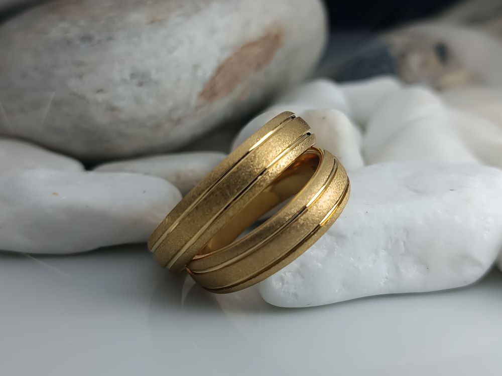 Βέρες γάμου από Ατσάλι Χρυσές Σαγρέ (ΚΩΔ:54681) | Ανθεκτικές & Κομψές | Kosmimatomaniа.gr Βέρες γάμου από Ατσάλι Χρυσές Σαγρέ (ΚΩΔ:54681) | Ανθεκτικές & Κομψές | Kosmimatomaniа.gr