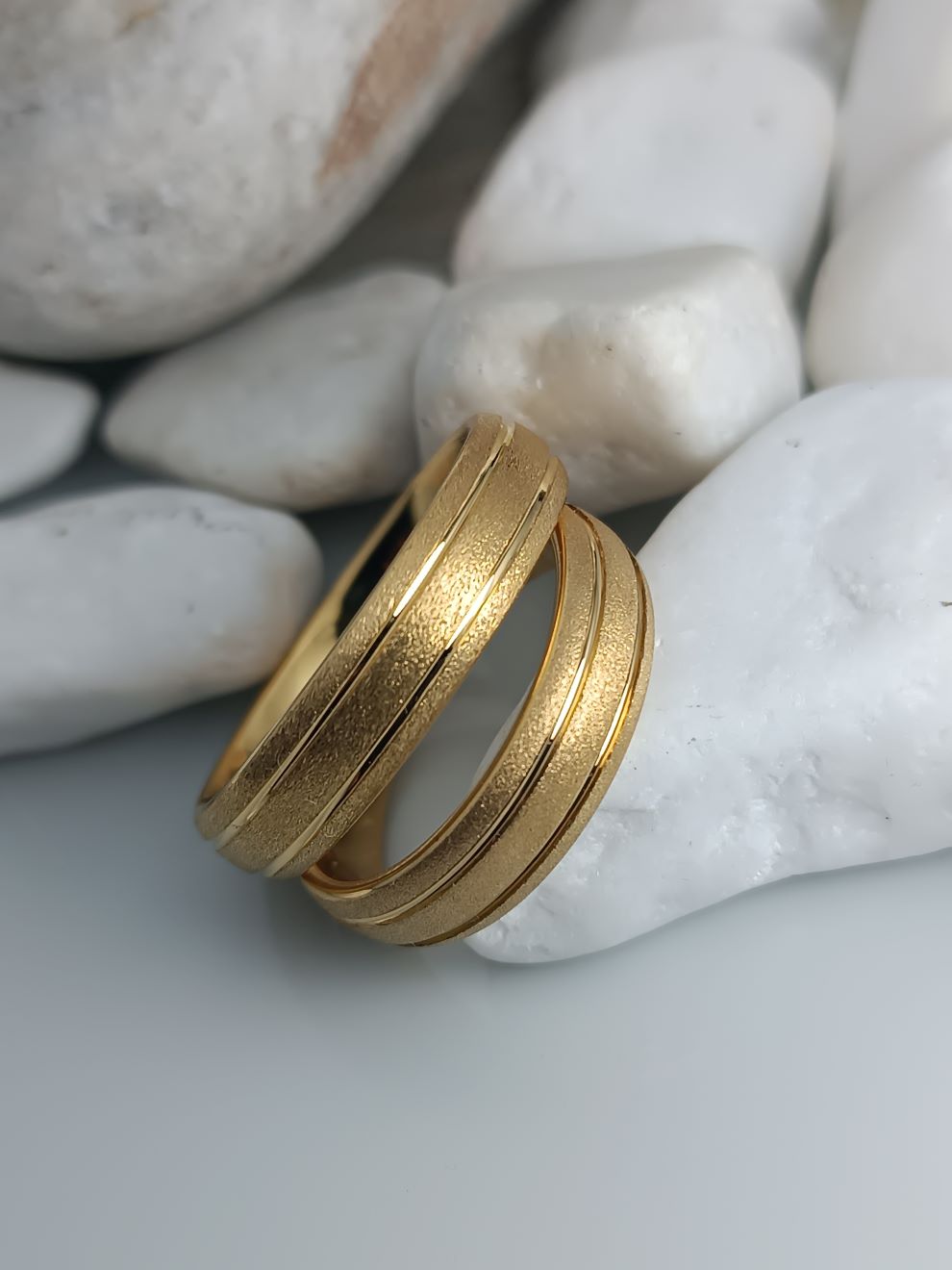 Βέρες γάμου από Ατσάλι Χρυσές Σαγρέ (ΚΩΔ:54681) | Ανθεκτικές & Κομψές | Kosmimatomaniа.gr Βέρες γάμου από Ατσάλι Χρυσές Σαγρέ (ΚΩΔ:54681) | Ανθεκτικές & Κομψές | Kosmimatomaniа.gr