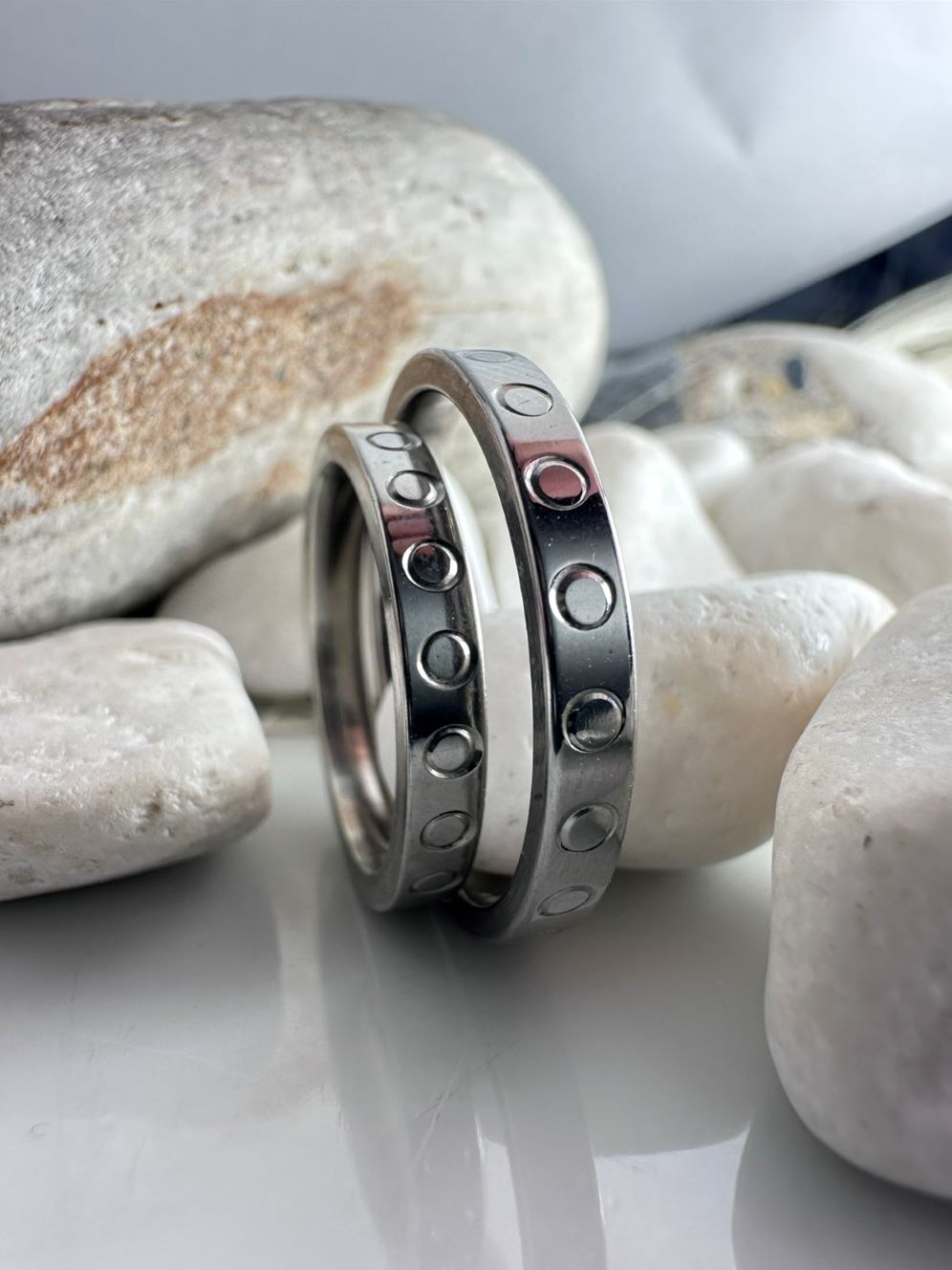 Βέρες Γάμου Από Ατσάλι με Χαραγμένους Κύκλους (ΚΩΔ:45481)| Μοντέρνες & Ανθεκτικές | Kosmimatomaniа.gr Βέρες Γάμου Από Ατσάλι με Χαραγμένους Κύκλους (ΚΩΔ:45481)| Μοντέρνες & Ανθεκτικές | Kosmimatomaniа.gr