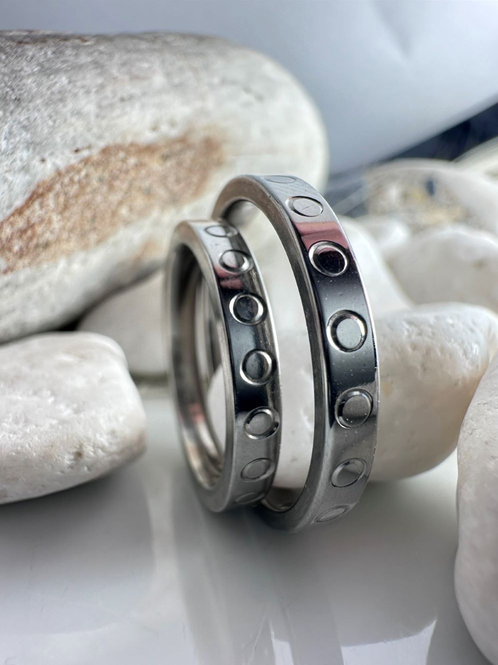 Βέρες Γάμου Από Ατσάλι με Χαραγμένους Κύκλους (ΚΩΔ:45481)| Μοντέρνες & Ανθεκτικές | Kosmimatomaniа.gr Βέρες Γάμου Από Ατσάλι με Χαραγμένους Κύκλους (ΚΩΔ:45481)| Μοντέρνες & Ανθεκτικές | Kosmimatomaniа.gr