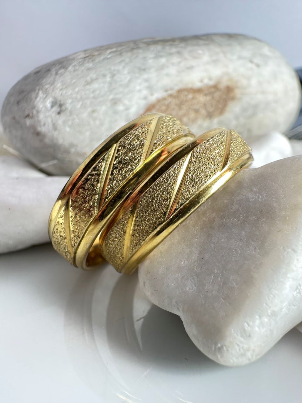 Βέρες Γάμου Από Ατσάλι Χρυσές Σαγρέ με Διαγώνιο Σχέδιο (ΚΩΔ:14512) | Ανθεκτικές & Κομψές | Kosmimatomaniа.gr Βέρες Γάμου Από Ατσάλι Χρυσές Σαγρέ με Διαγώνιο Σχέδιο (ΚΩΔ:14512) | Ανθεκτικές & Κομψές | Kosmimatomaniа.gr