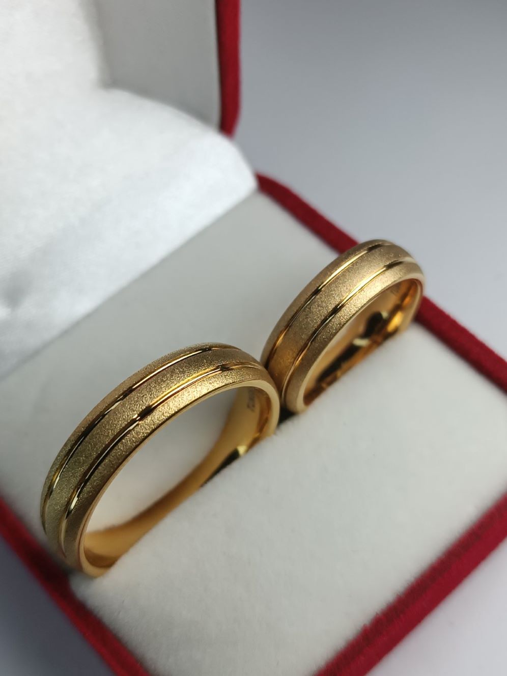 Βέρες γάμου από Ατσάλι Χρυσές Σαγρέ (ΚΩΔ:54681) | Ανθεκτικές & Κομψές | Kosmimatomaniа.gr Βέρες γάμου από Ατσάλι Χρυσές Σαγρέ (ΚΩΔ:54681) | Ανθεκτικές & Κομψές | Kosmimatomaniа.gr