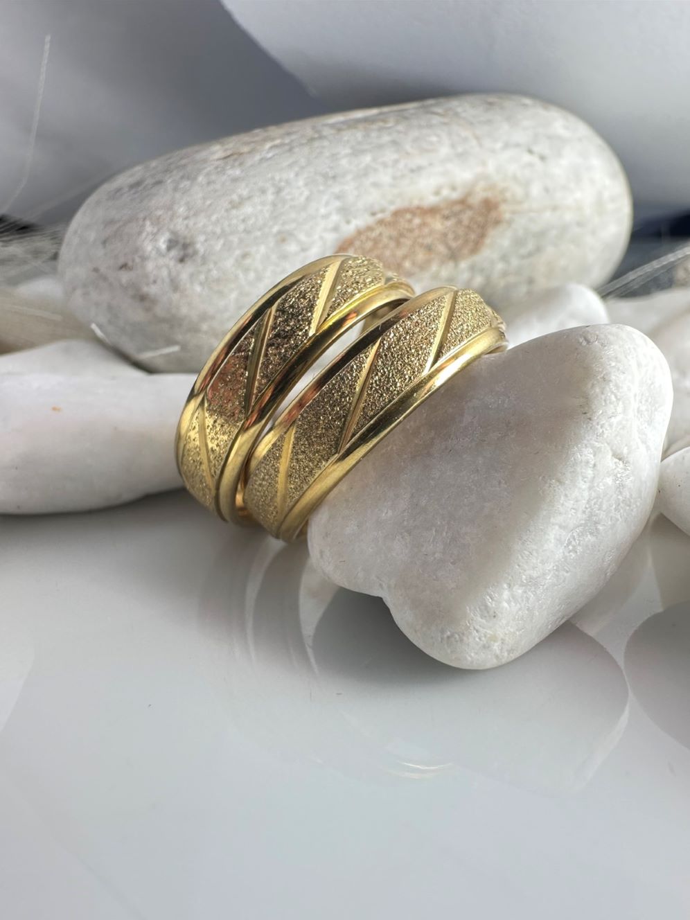 Βέρες Γάμου Από Ατσάλι Χρυσές Σαγρέ με Διαγώνιο Σχέδιο (ΚΩΔ:14512) | Ανθεκτικές & Κομψές | Kosmimatomaniа.gr Βέρες Γάμου Από Ατσάλι Χρυσές Σαγρέ με Διαγώνιο Σχέδιο (ΚΩΔ:14512) | Ανθεκτικές & Κομψές | Kosmimatomaniа.gr