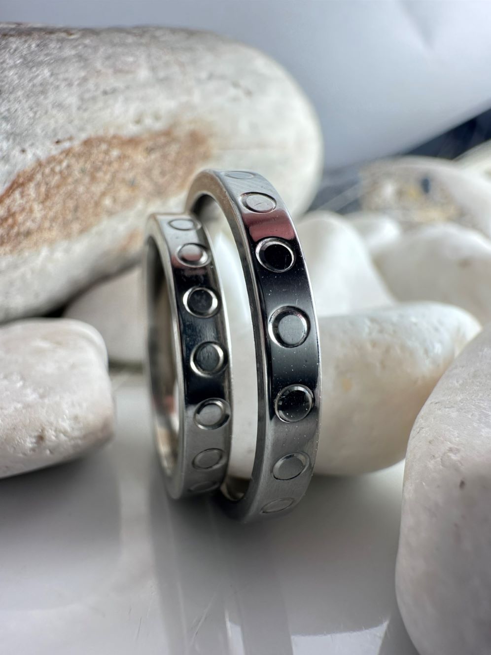 Βέρες Γάμου Από Ατσάλι με Χαραγμένους Κύκλους (ΚΩΔ:45481)| Μοντέρνες & Ανθεκτικές | Kosmimatomaniа.gr Βέρες Γάμου Από Ατσάλι με Χαραγμένους Κύκλους (ΚΩΔ:45481)| Μοντέρνες & Ανθεκτικές | Kosmimatomaniа.gr