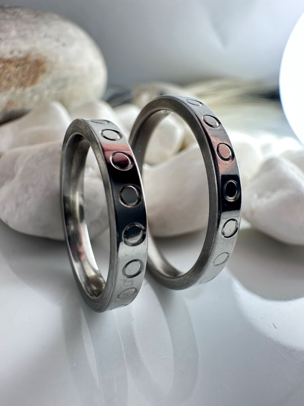 Βέρες Γάμου Από Ατσάλι με Χαραγμένους Κύκλους (ΚΩΔ:45481)| Μοντέρνες & Ανθεκτικές | Kosmimatomaniа.gr Βέρες Γάμου Από Ατσάλι με Χαραγμένους Κύκλους (ΚΩΔ:45481)| Μοντέρνες & Ανθεκτικές | Kosmimatomaniа.gr