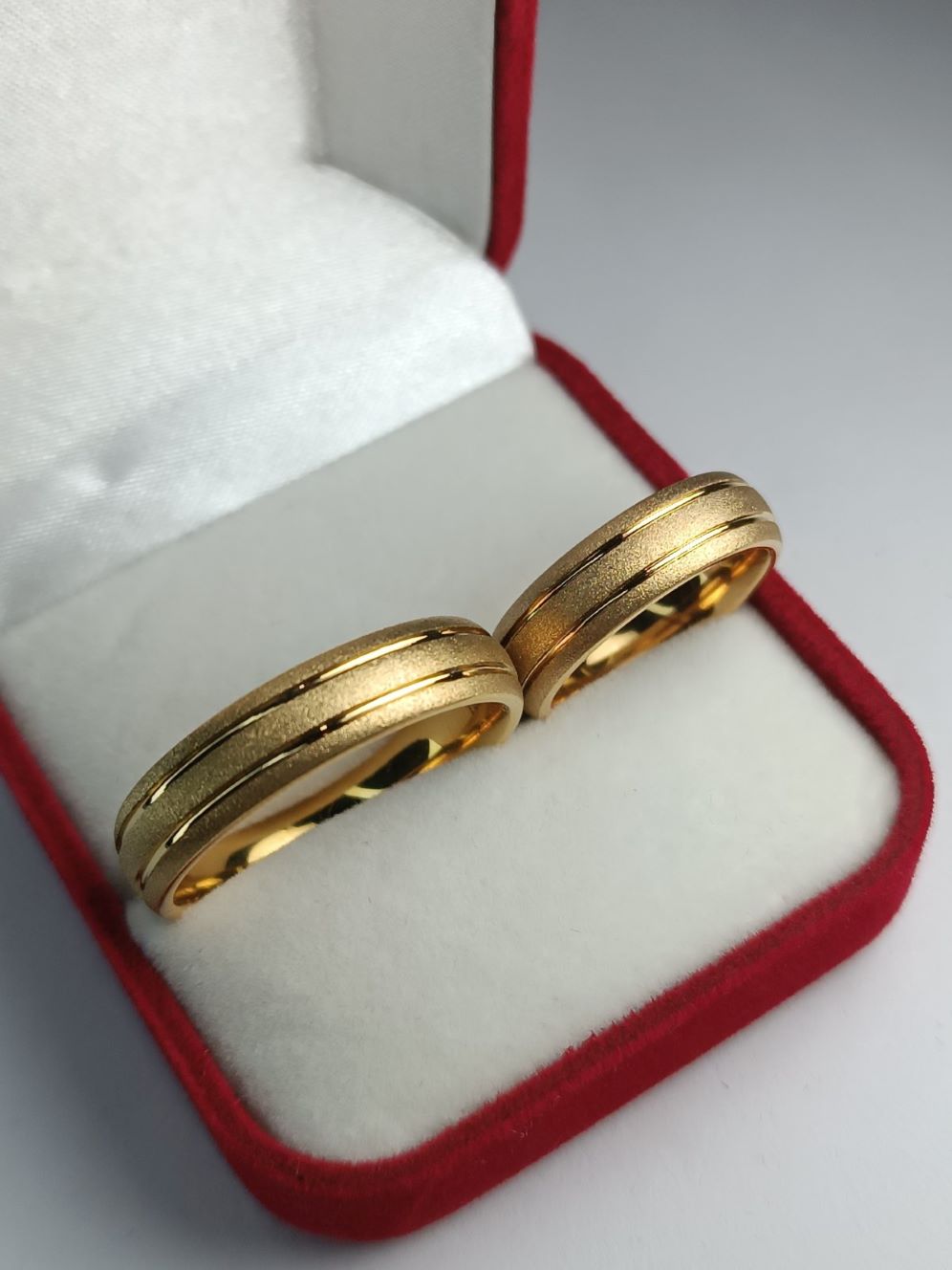 Βέρες γάμου από Ατσάλι Χρυσές Σαγρέ (ΚΩΔ:54681) | Ανθεκτικές & Κομψές | Kosmimatomaniа.gr Βέρες γάμου από Ατσάλι Χρυσές Σαγρέ (ΚΩΔ:54681) | Ανθεκτικές & Κομψές | Kosmimatomaniа.gr