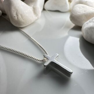 Κολιέ Σταυρός από Ανοξείδωτο Ατσάλι σε Ασημί – Minimal Unisex Μενταγιόν (ΚΩΔ:884447) | Kosmimatomania Κολιέ Σταυρός από Ανοξείδωτο Ατσάλι σε Ασημί – Minimal Unisex Μενταγιόν (ΚΩΔ:884447) | Kosmimatomania