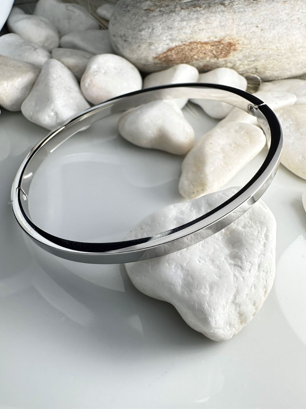 Χειροπέδα Ασημένιο Ατσάλι – Minimal Γυναικείο Βραχιόλι (ΚΩΔ:585661)| Kosmimatomania Χειροπέδα Ασημένιο Ατσάλι – Minimal Γυναικείο Βραχιόλι (ΚΩΔ:585661)| Kosmimatomania