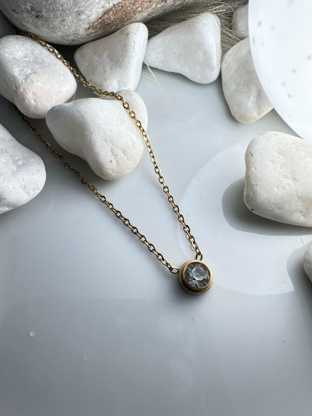 Κολιέ από Ατσάλι με Διάφανο Κρύσταλλο – Χρυσό Minimal Μενταγιόν (ΚΩΔ:84158) |Kosmimatomania.gr Κολιέ από Ατσάλι με Διάφανο Κρύσταλλο – Χρυσό Minimal Μενταγιόν (ΚΩΔ:84158) |Kosmimatomania.gr