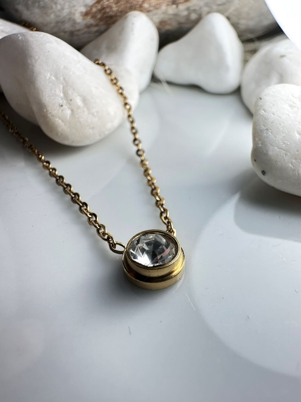 Κολιέ από Ατσάλι με Διάφανο Κρύσταλλο – Χρυσό Minimal Μενταγιόν (ΚΩΔ:84158) |Kosmimatomania.gr Κολιέ από Ατσάλι με Διάφανο Κρύσταλλο – Χρυσό Minimal Μενταγιόν (ΚΩΔ:84158) |Kosmimatomania.gr