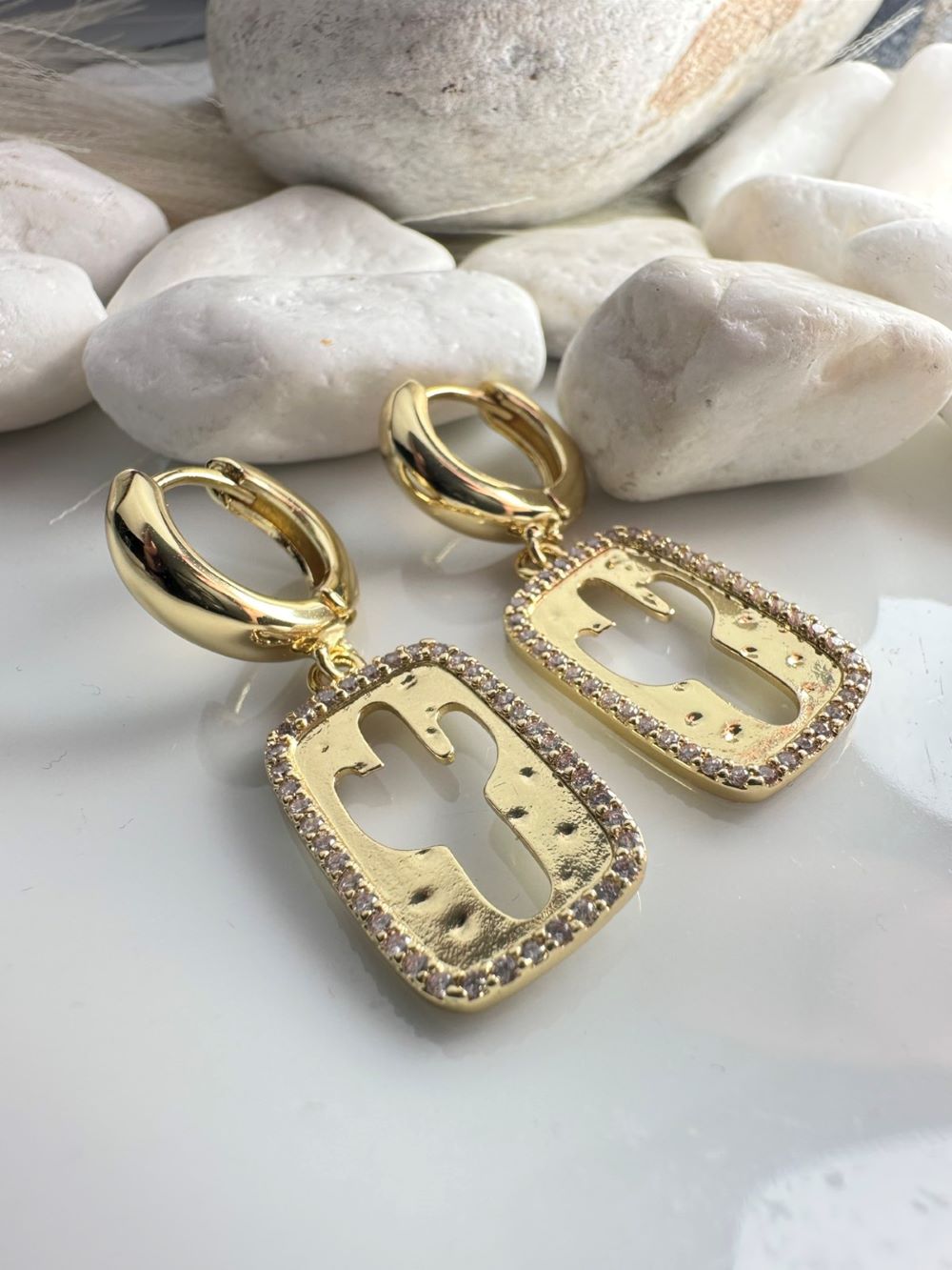 Σκουλαρίκια από Ατσάλι με Στρας (ΚΩΔ:525140) | Χρυσά Κρεμαστά Μοντέρνα | Kosmimatomaniа.gr Σκουλαρίκια από Ατσάλι με Στρας (ΚΩΔ:525140) | Χρυσά Κρεμαστά Μοντέρνα | Kosmimatomaniа.gr