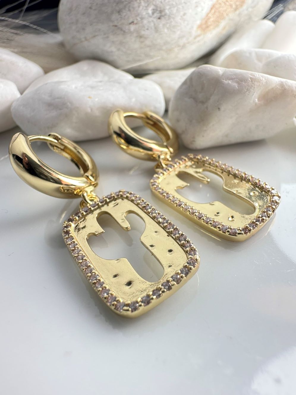 Σκουλαρίκια από Ατσάλι με Στρας (ΚΩΔ:525140) | Χρυσά Κρεμαστά Μοντέρνα | Kosmimatomaniа.gr Σκουλαρίκια από Ατσάλι με Στρας (ΚΩΔ:525140) | Χρυσά Κρεμαστά Μοντέρνα | Kosmimatomaniа.gr