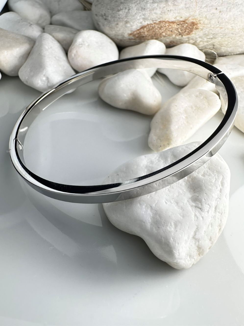 Χειροπέδα Ασημένιο Ατσάλι – Minimal Γυναικείο Βραχιόλι (ΚΩΔ:585661)| Kosmimatomania Χειροπέδα Ασημένιο Ατσάλι – Minimal Γυναικείο Βραχιόλι (ΚΩΔ:585661)| Kosmimatomania