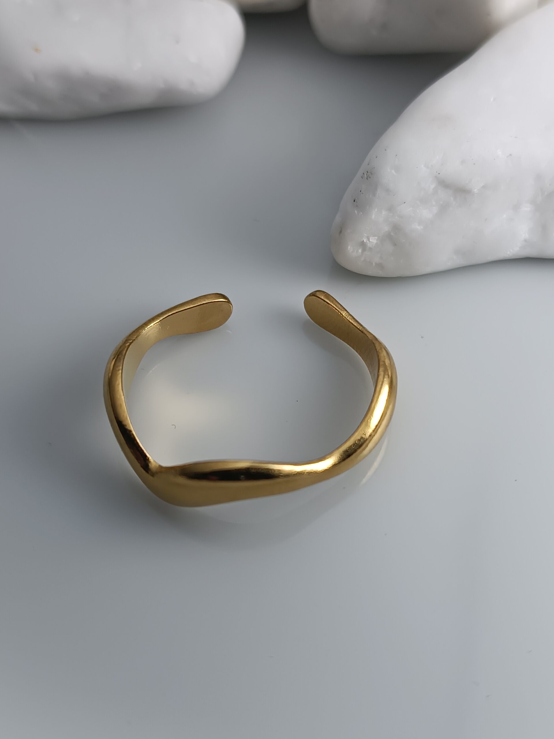 Ρυθμιζόμενο Δαχτυλίδι Ατσάλι σε Χρυσό Χρώμα με Κιματισμό (ΚΩΔ:4245) – Κοσμήματα |Kosmimatomania Ρυθμιζόμενο Δαχτυλίδι Ατσάλι σε Χρυσό Χρώμα με Κιματισμό (ΚΩΔ:4245) – Κοσμήματα |Kosmimatomania