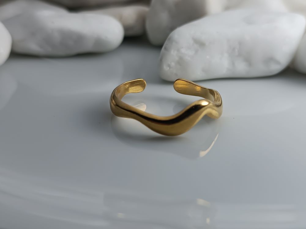 Ρυθμιζόμενο Δαχτυλίδι Ατσάλι σε Χρυσό Χρώμα με Κιματισμό (ΚΩΔ:4245) – Κοσμήματα |Kosmimatomania Ρυθμιζόμενο Δαχτυλίδι Ατσάλι σε Χρυσό Χρώμα με Κιματισμό (ΚΩΔ:4245) – Κοσμήματα |Kosmimatomania