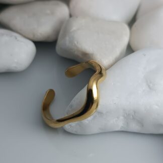 Ρυθμιζόμενο Δαχτυλίδι Ατσάλι σε Χρυσό Χρώμα με Κιματισμό (ΚΩΔ:4245) – Κοσμήματα |Kosmimatomania Ρυθμιζόμενο Δαχτυλίδι Ατσάλι σε Χρυσό Χρώμα με Κιματισμό (ΚΩΔ:4245) – Κοσμήματα |Kosmimatomania