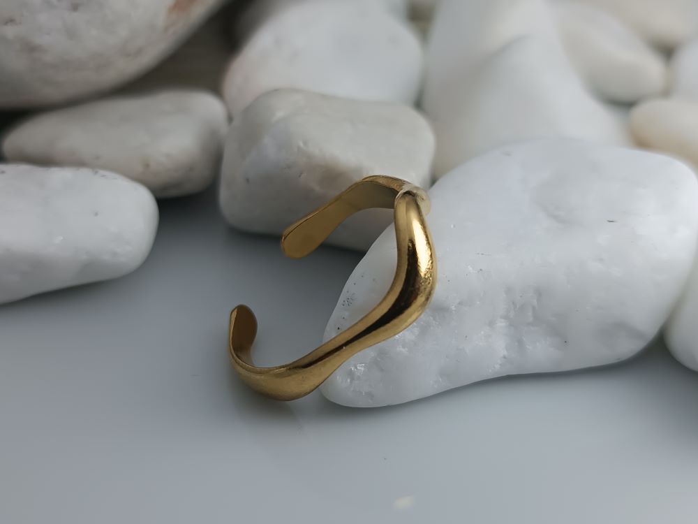 Ρυθμιζόμενο Δαχτυλίδι Ατσάλι σε Χρυσό Χρώμα με Κιματισμό (ΚΩΔ:4245) – Κοσμήματα |Kosmimatomania Ρυθμιζόμενο Δαχτυλίδι Ατσάλι σε Χρυσό Χρώμα με Κιματισμό (ΚΩΔ:4245) – Κοσμήματα |Kosmimatomania