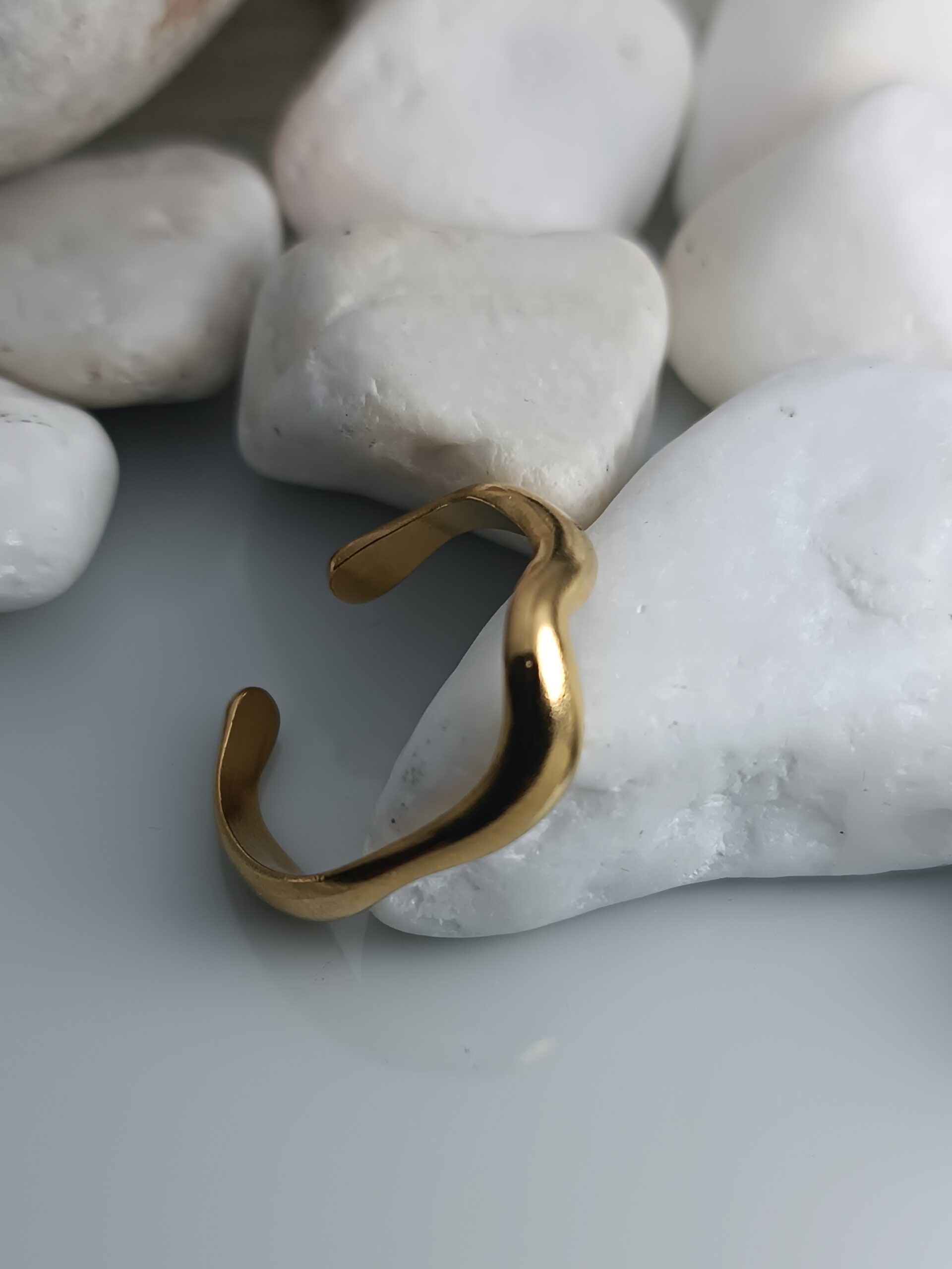 Ρυθμιζόμενο Δαχτυλίδι Ατσάλι σε Χρυσό Χρώμα με Κιματισμό (ΚΩΔ:4245) – Κοσμήματα |Kosmimatomania Ρυθμιζόμενο Δαχτυλίδι Ατσάλι σε Χρυσό Χρώμα με Κιματισμό (ΚΩΔ:4245) – Κοσμήματα |Kosmimatomania